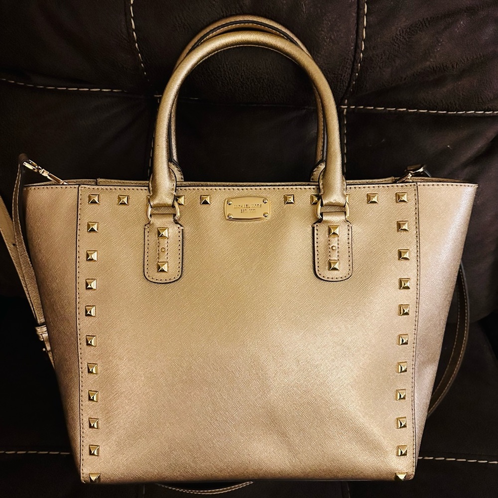 New Large Michael Kors Saffiano Stud Pale Gold Shoulder Bag Purse